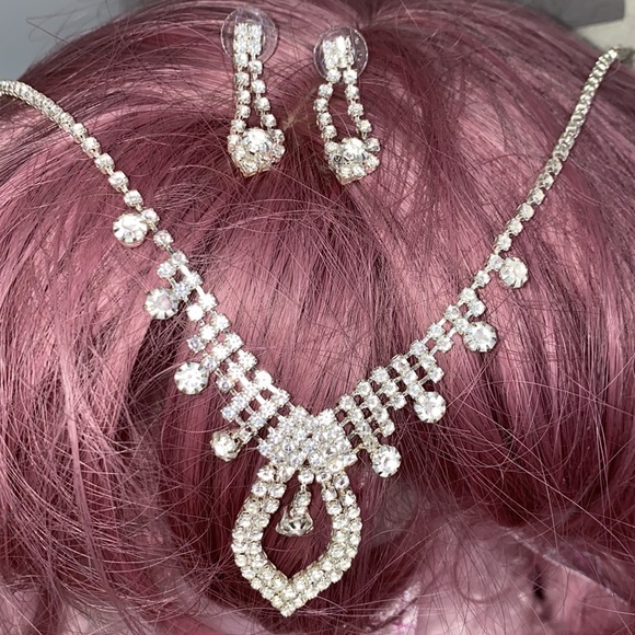 Earring and necklace - Picture 2 of 2